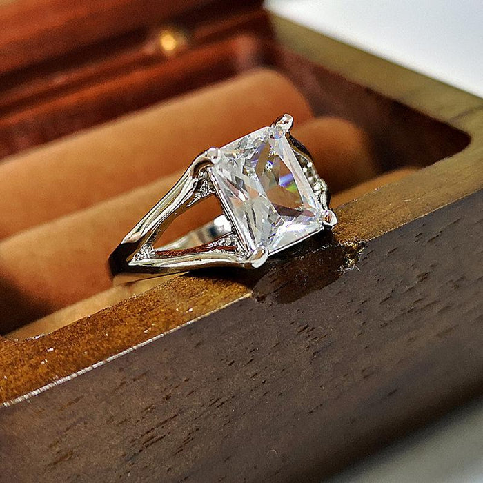 Fashion Personality Four Claw Square Zircon Ring