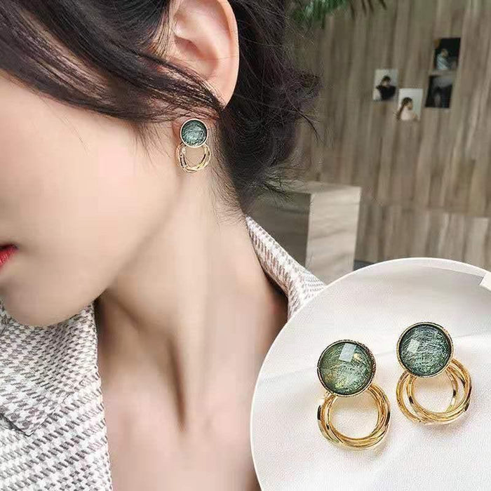 Green round earrings