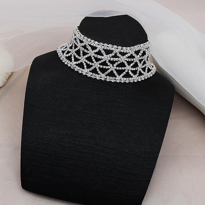 Simple and Fashionable Hollow Out Rhinestone Women's Neck Chain Necklace