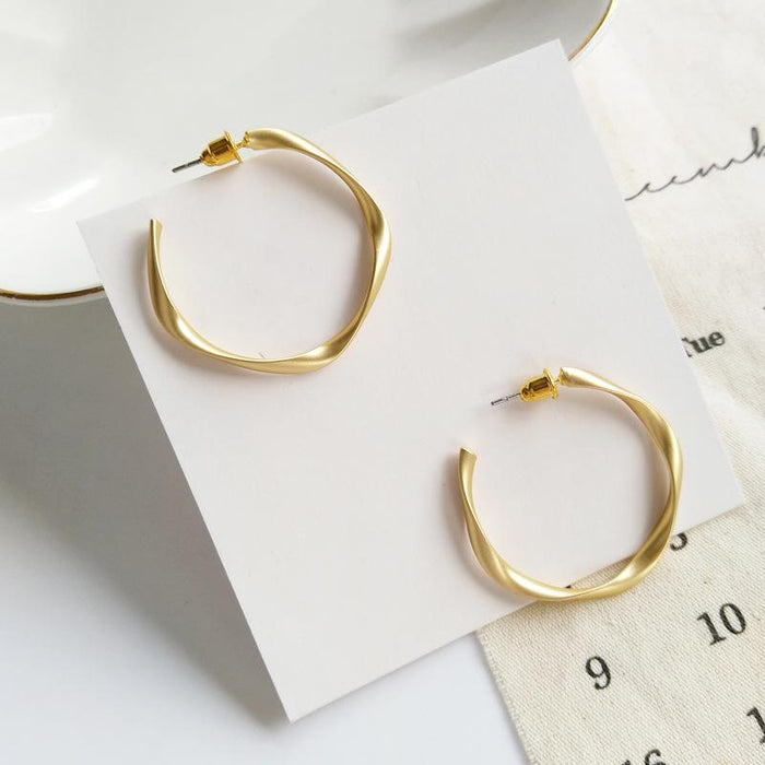 Geometric C-Line Earrings