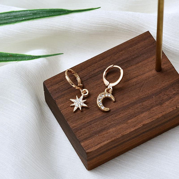 Diamond star and moon asymmetric earrings