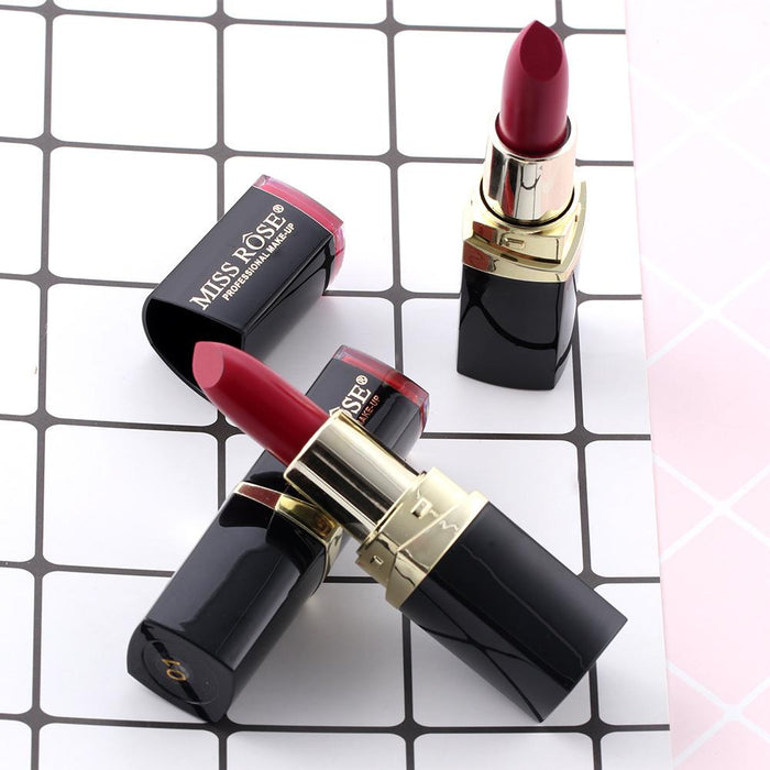 Matte fog face velvet lipstick is not easy to decolour black pipe lipstick.